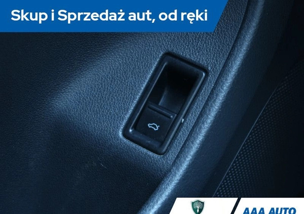 Volkswagen Jetta cena 43000 przebieg: 178493, rok produkcji 2015 z Brzeg małe 254